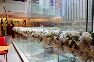 スッとした清涼感のハーブや、香り高いバラ