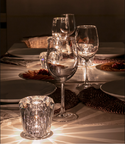 Xtal (クリスタル) 美しく乱反射する光の仕掛け