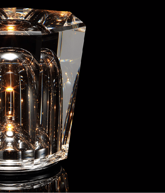 Xtal (クリスタル)で空間を盛り上げる、光の演出 光の表情豊かなきらめきを