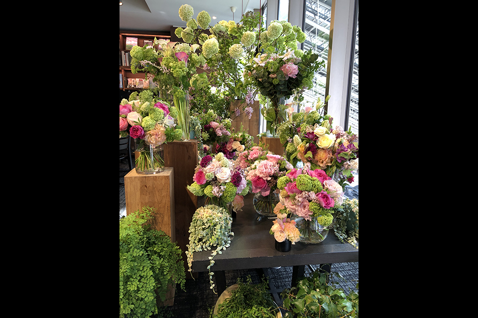 ライフデコイベントワークス144－表参道の花屋 LIFEDECO flower works